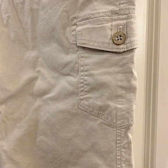 Eddie Bauer ladies petite capris - Picture 2 of 10